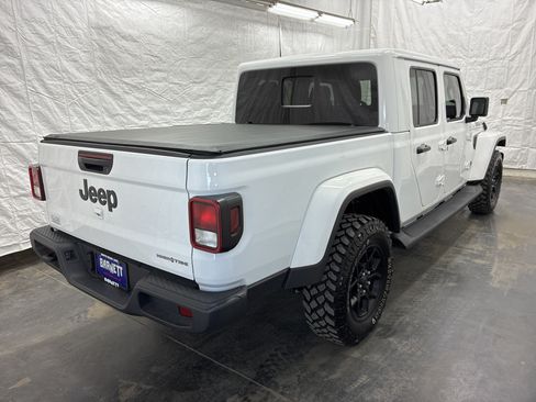 Certified 2025 Jeep Gladiator Sport AWD/4WD image 5