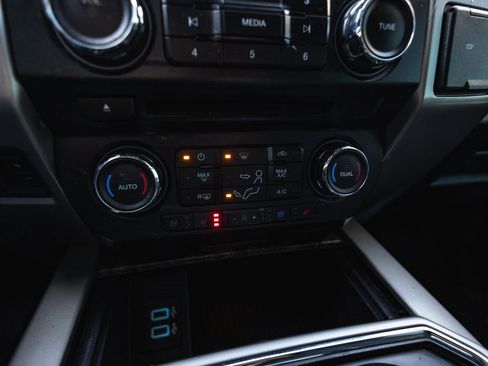 Used 2017 Ford F350 Lariat w/ Chrome Package image 20