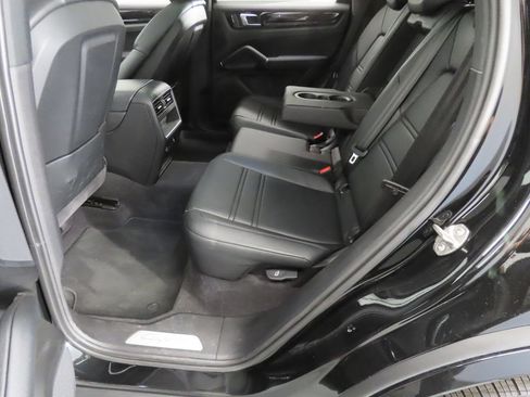Certified 2023 Porsche Cayenne Coupe AWD/4WD image 41