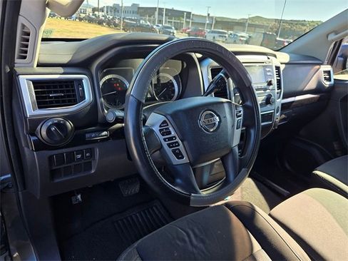 Used 2017 Nissan Titan SV image 9