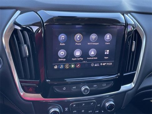 Used 2021 Chevrolet Traverse LT image 17