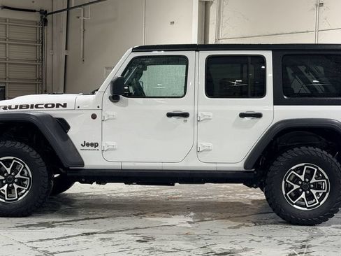 Used 2025 Jeep Wrangler Unlimited Rubicon AWD/4WD image 6
