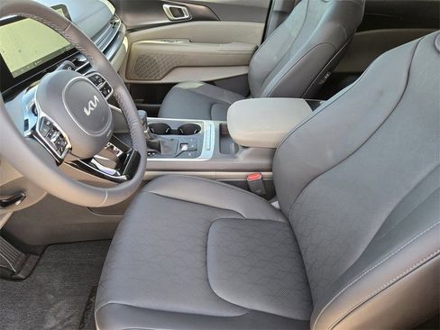 New 2026 Kia Carnival FWD image 10