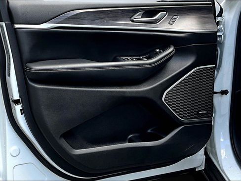 Used 2023 Jeep Grand Cherokee 4WD 4xe image 23