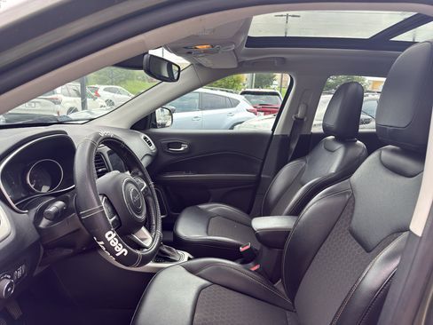 Used 2020 Jeep Compass Latitude FWD image 9