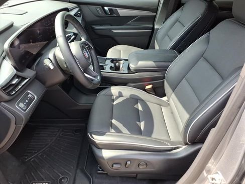 Used 2025 Buick Enclave Preferred FWD image 12