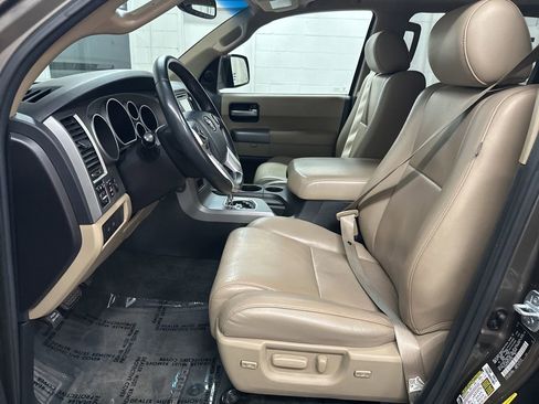 Used 2015 Toyota Sequoia Limited image 19