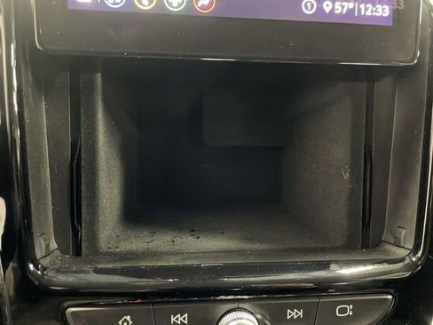 Used 2020 Chevrolet Traverse LT image 18