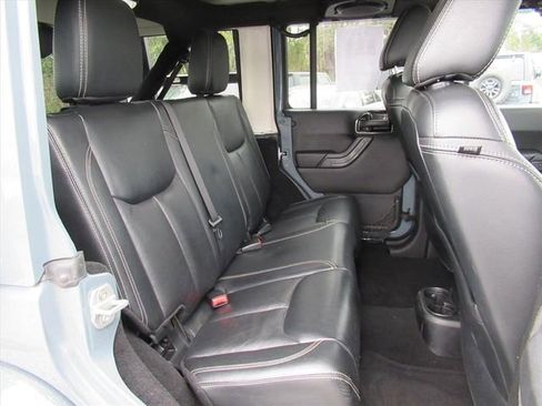 Used 2014 Jeep Wrangler Unlimited Sahara w/ Dual Top Group image 29