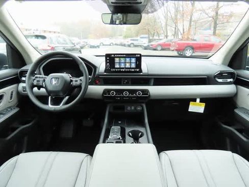 New 2025 Honda Pilot EX-L image 17