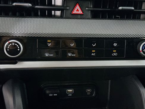 Used 2025 Kia Sportage LX image 23