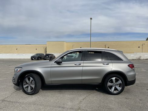 Used 2022 Mercedes-Benz GLC 300 image 2