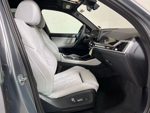 Used 2026 BMW X5 xDrive40i w/ M Sport Package AWD/4WD image 22