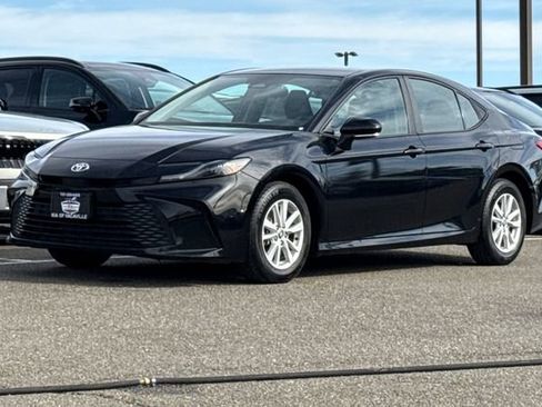 Used 2025 Toyota Camry LE FWD image 10