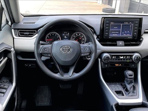 Used 2022 Toyota RAV4 XLE image 5