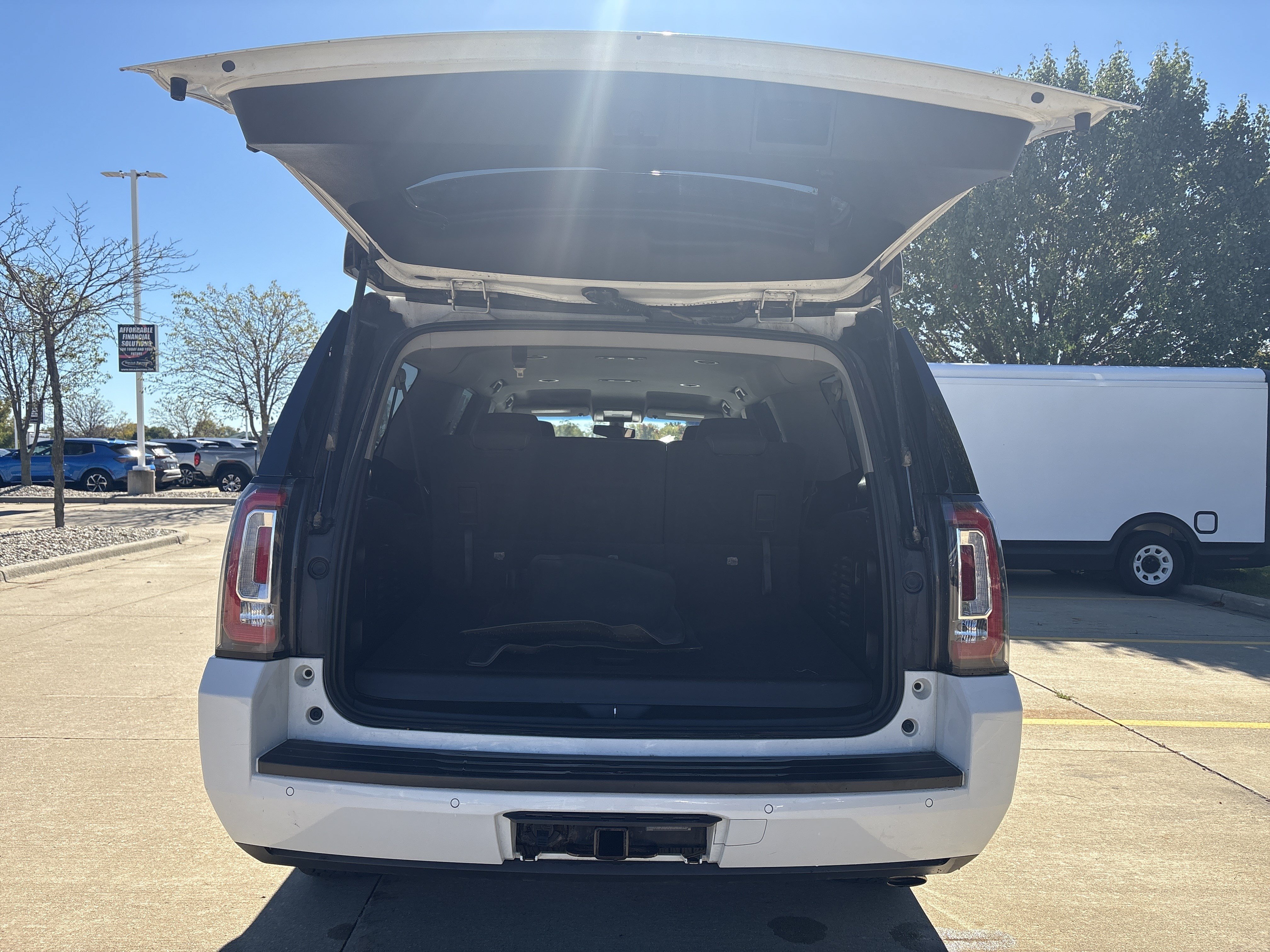 Used 2017 GMC Yukon XL SLE AWD/4WD image 7