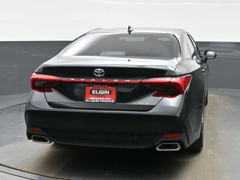 Used 2019 Toyota Avalon XLE image 5
