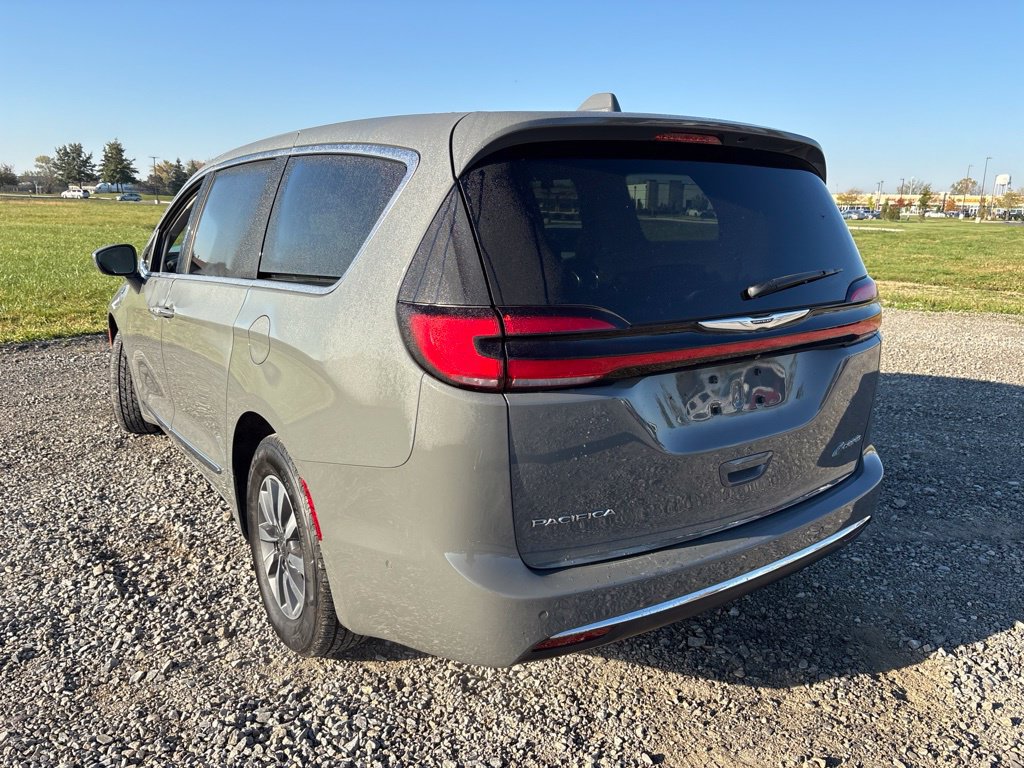 Used 2022 Chrysler Pacifica Limited FWD image 7