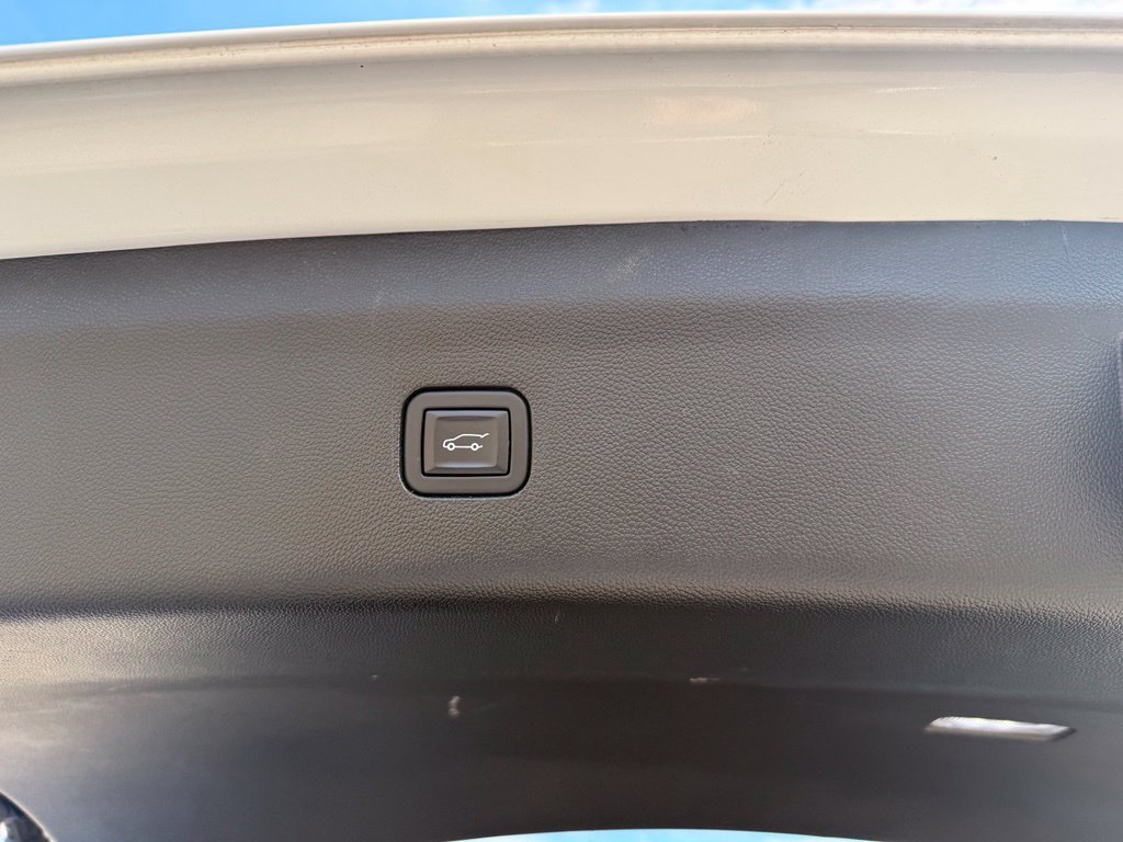 Used 2024 Buick Enclave Essence AWD/4WD image 7