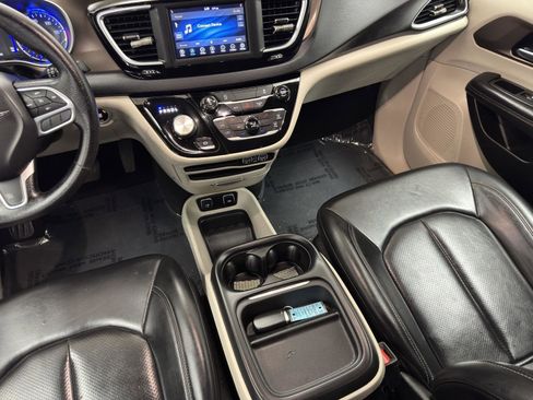 Used 2021 Chrysler Voyager Lxi image 26