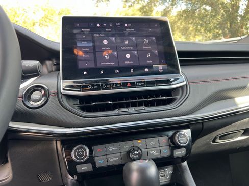 Used 2025 Jeep Compass Trailhawk w/ Trailer Tow Group image 17