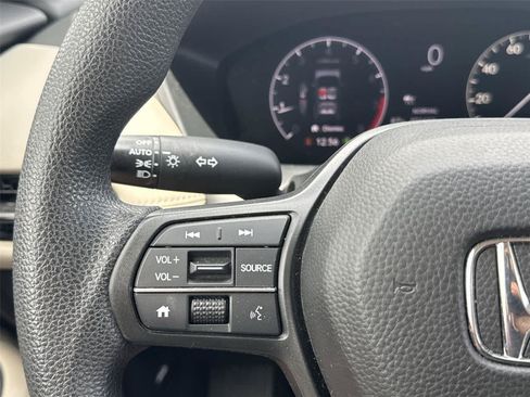 Used 2024 Honda HR-V LX image 19