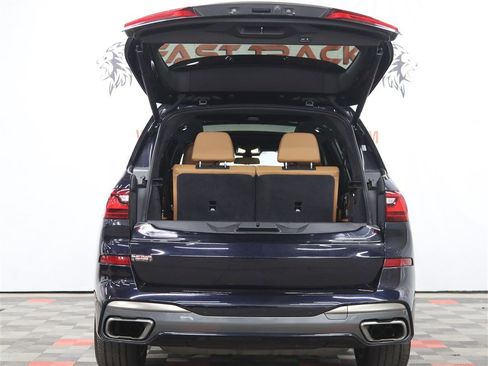 Used 2021 BMW X7 M50i image 7