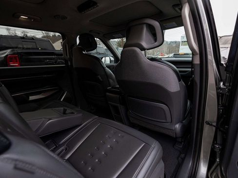 Used 2024 Kia EV9 Wind image 32