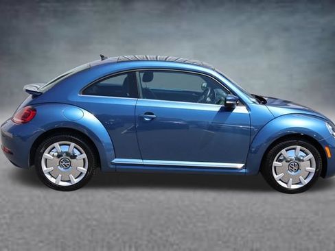Used 2019 Volkswagen Beetle 2.0T SE FWD image 2