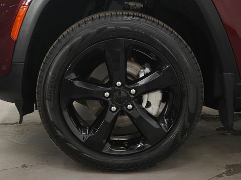 Used 2024 Jeep Grand Cherokee Limited w/ Luxury Tech Group II image 30