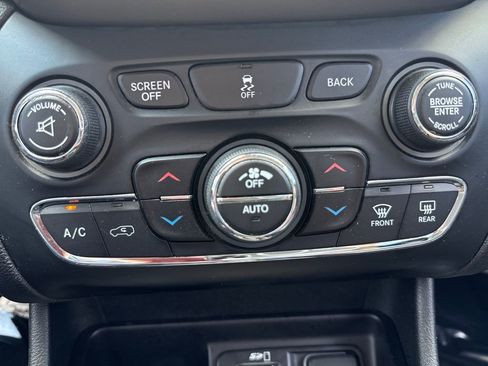 Used 2014 Jeep Cherokee Limited w/ Technology Group AWD/4WD image 31