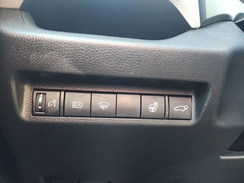 Used 2021 Toyota RAV4 XLE Premium image 20