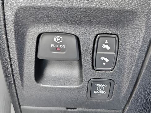 Used 2025 RAM 1500 Limited AWD/4WD image 31
