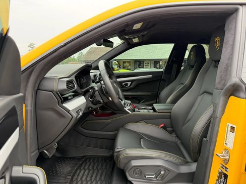 Used 2022 Lamborghini Urus AWD/4WD image 19