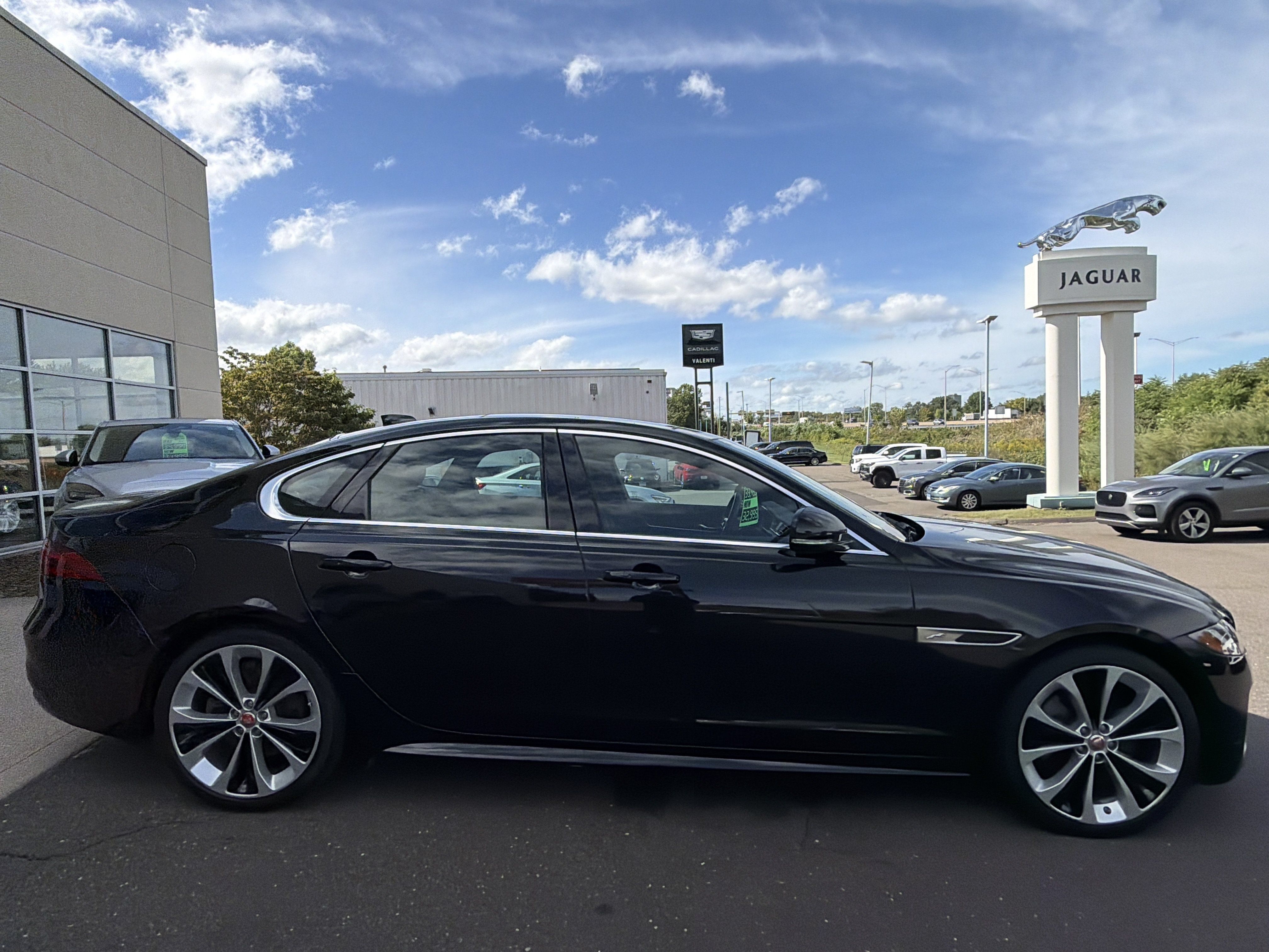 Used 2022 Jaguar XF R-Dynamic SE AWD/4WD image 3