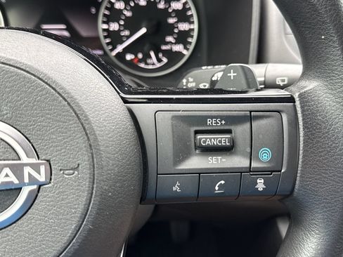 Used 2023 Nissan Rogue SV FWD image 19