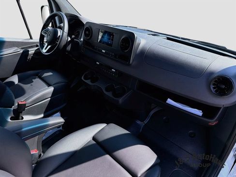 Used 2022 Mercedes-Benz Sprinter 2500 image 32