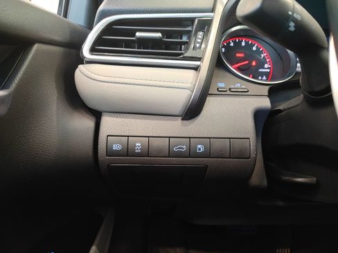 Used 2018 Toyota Camry XSE FWD image 18