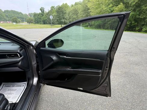 Used 2021 Toyota Camry XLE image 15