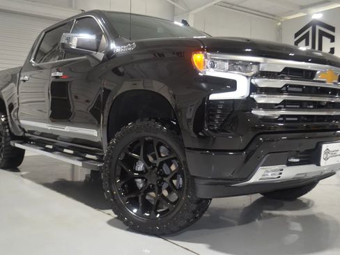 Used 2024 Chevrolet Silverado 1500 High Country image 3