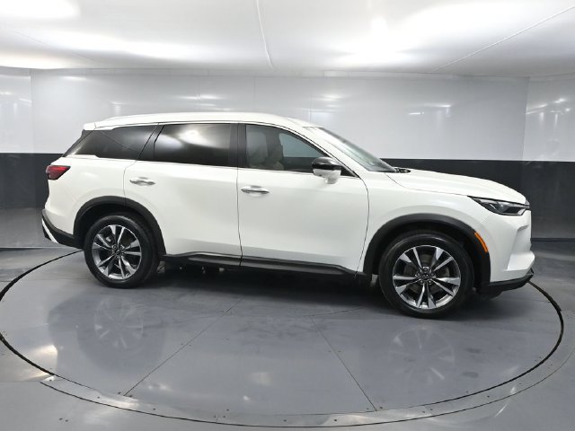 Used 2023 INFINITI QX60 Luxe AWD/4WD image 3