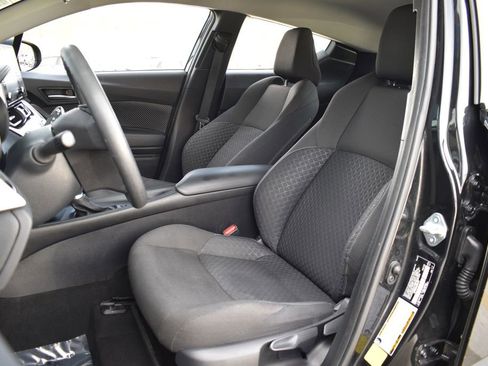 Used 2021 Toyota C-HR LE image 29