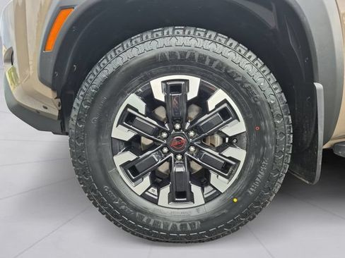 Used 2024 Nissan Frontier PRO-4X w/ Technology Package AWD/4WD image 9