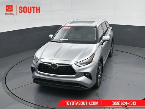 Used 2022 Toyota Highlander XLE AWD/4WD image 53