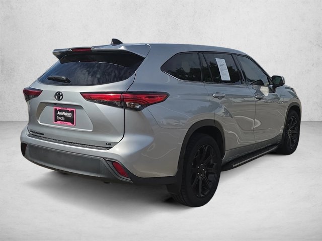 Used 2022 Toyota Highlander LE FWD image 5