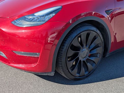 Used 2020 Tesla Model Y Long Range image 9
