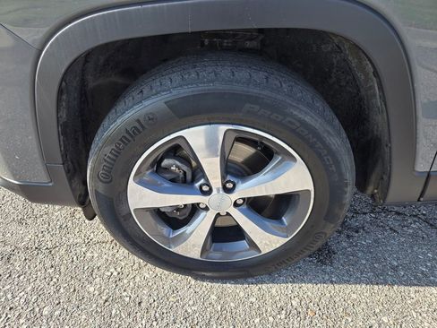Used 2019 Jeep Cherokee Limited AWD/4WD image 10