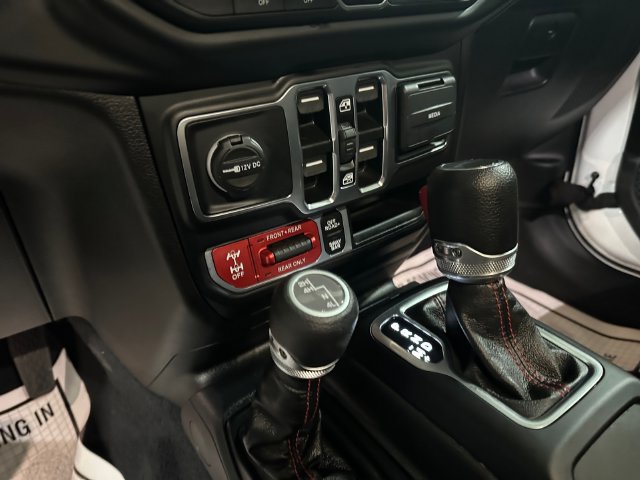 Used 2023 Jeep Gladiator Rubicon w/ Trailer Tow Package AWD/4WD image 25