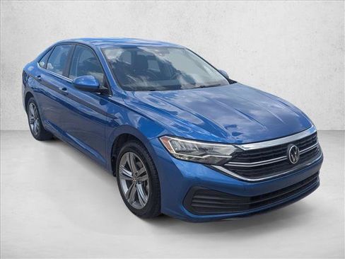 Used 2024 Volkswagen Jetta SE FWD image 3