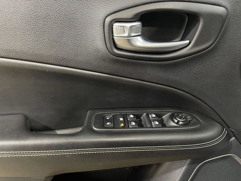 Used 2021 Jeep Compass Latitude image 11